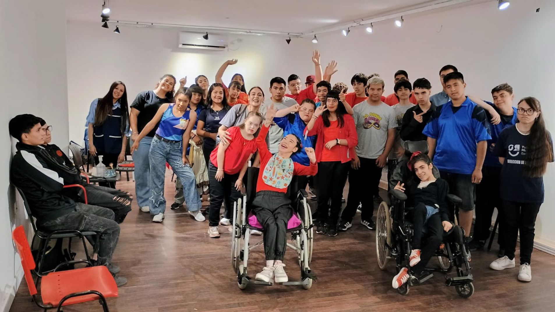 La escuela IRIS presentó dos funciones a sala llena de "Romeo y Julieta en el barrio"